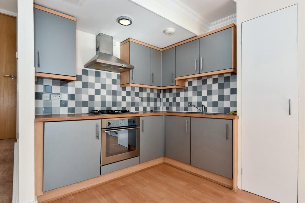 Flat Totteridge Road in High Wycombe