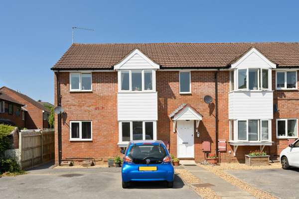 Flat Moore Close in Guildford