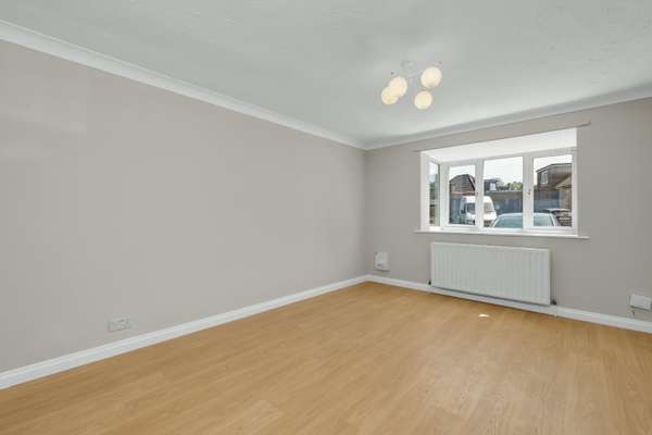 Flat Moore Close in Guildford