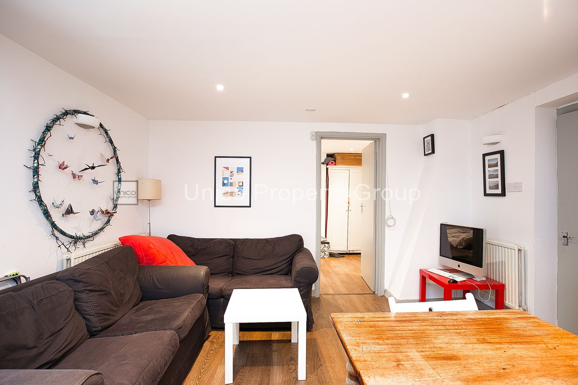 Flat Hackney Road in Greater London