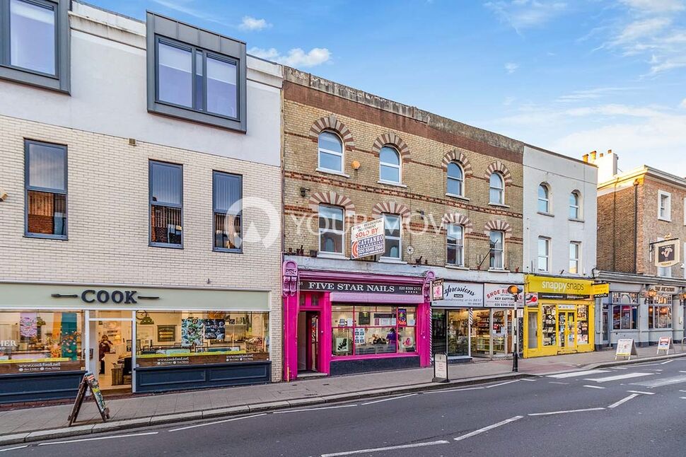 Flat Victoria Road in Greater London