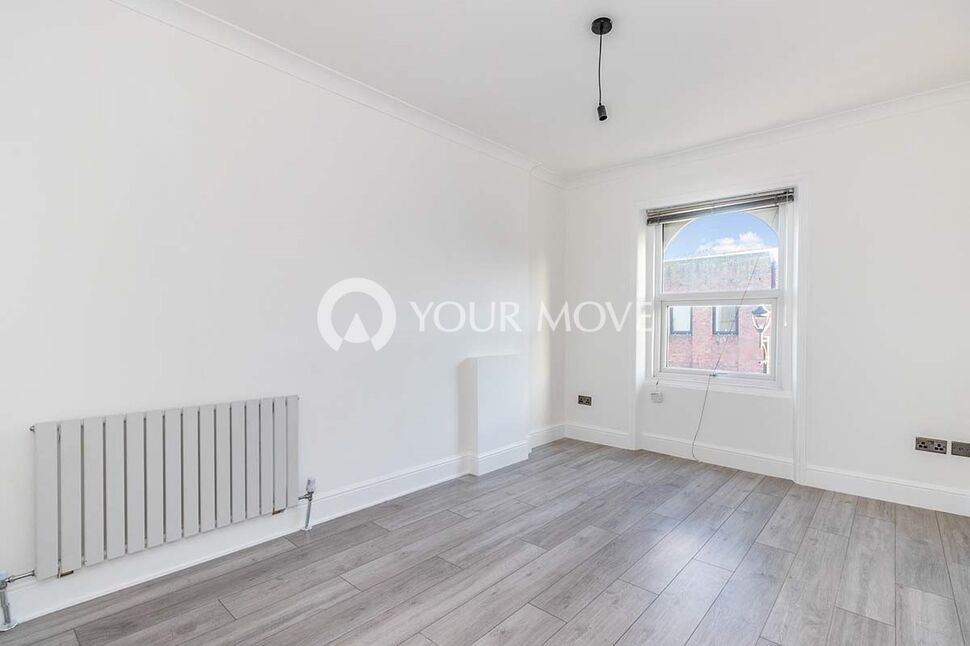 Flat Victoria Road in Greater London