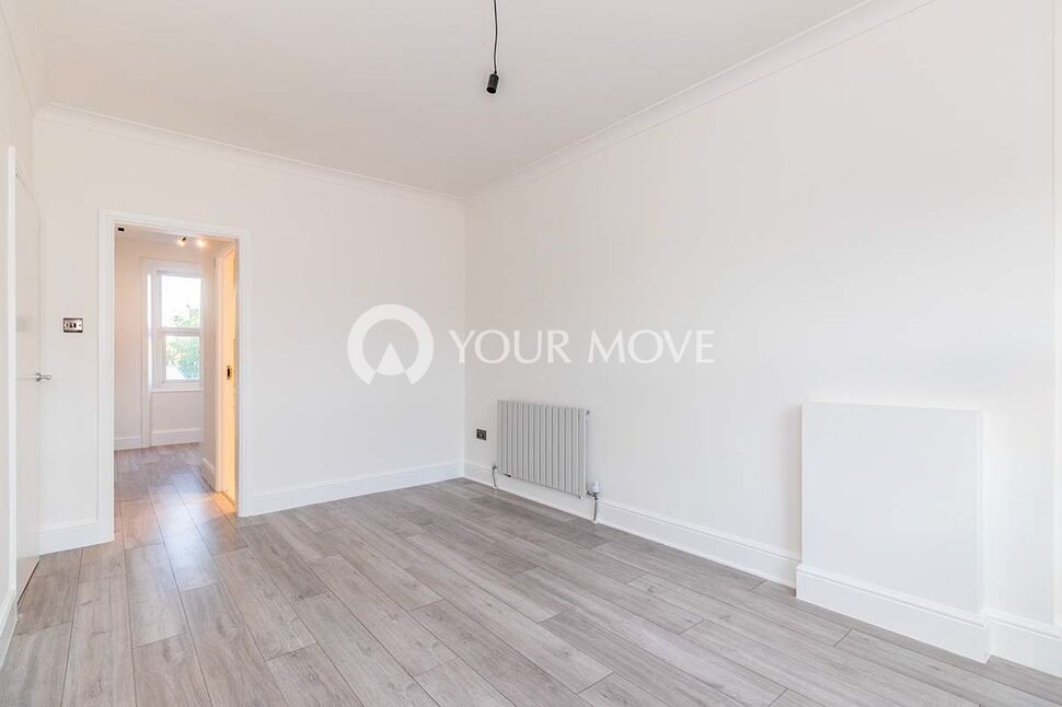 Flat Victoria Road in Greater London
