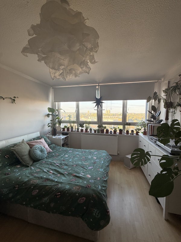 Room South Island Place in Greater London