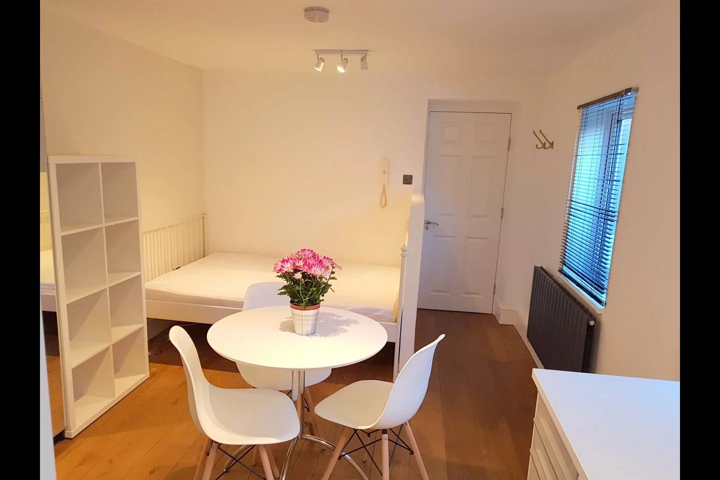 Flat Chatsworth Road in Greater London