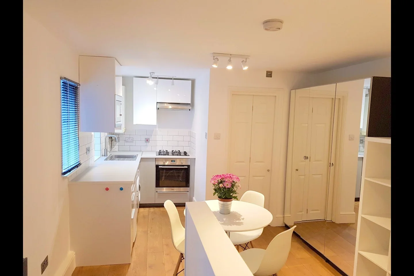 Flat Chatsworth Road in Greater London