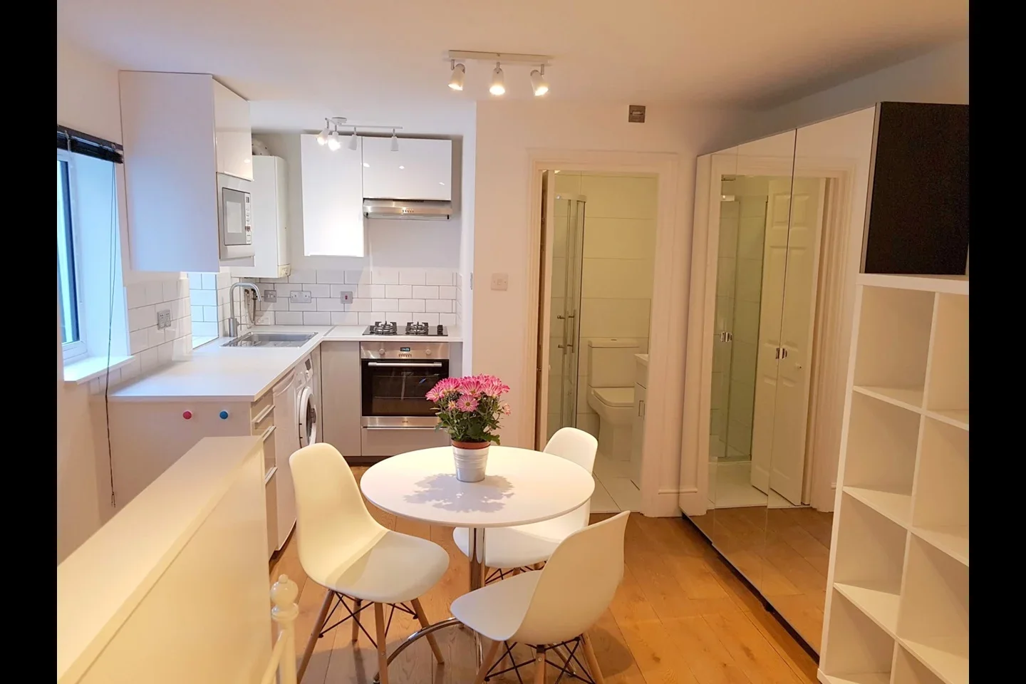 Flat Chatsworth Road in Greater London