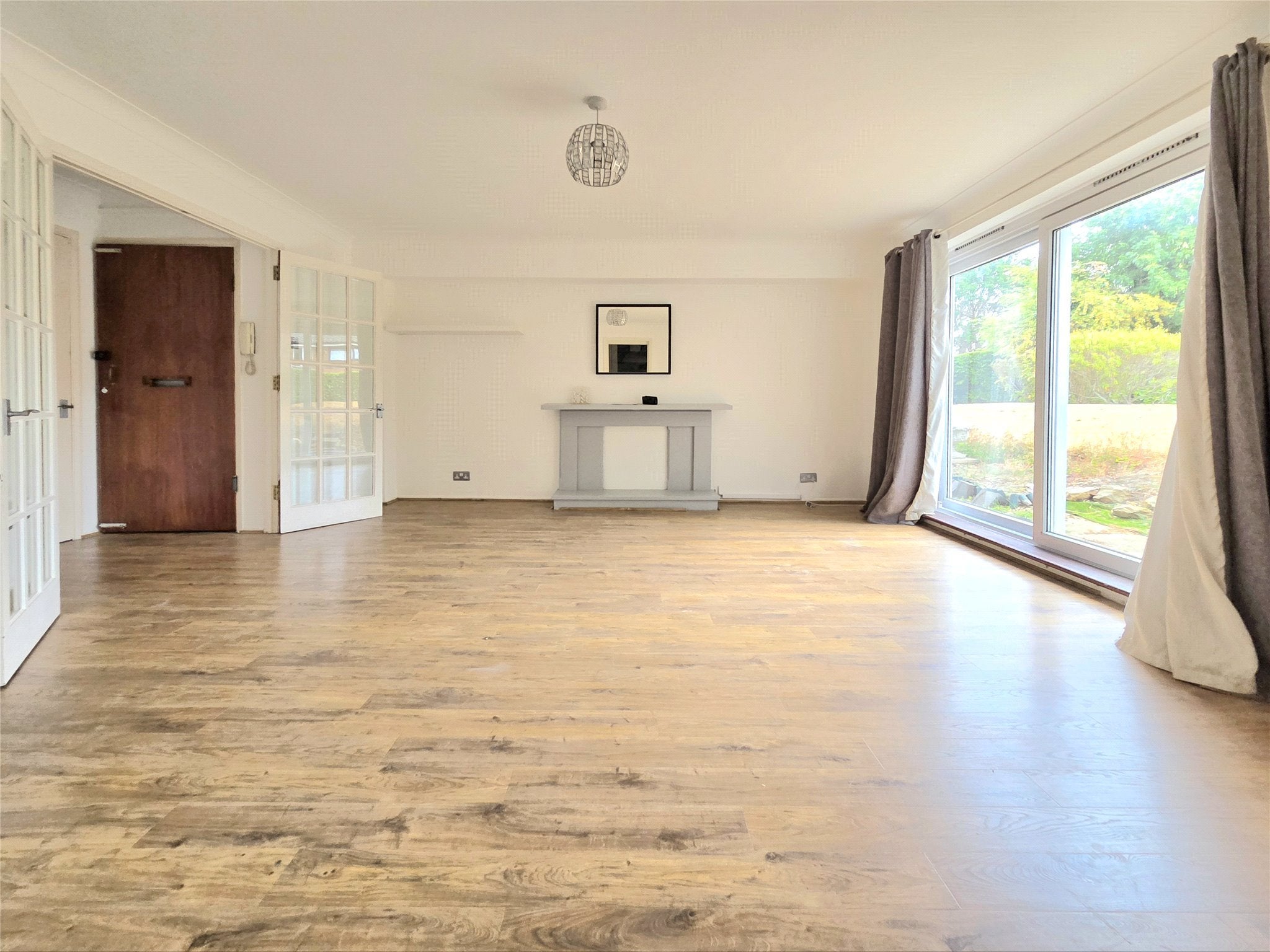 Flat Coleridge Way in Greater London