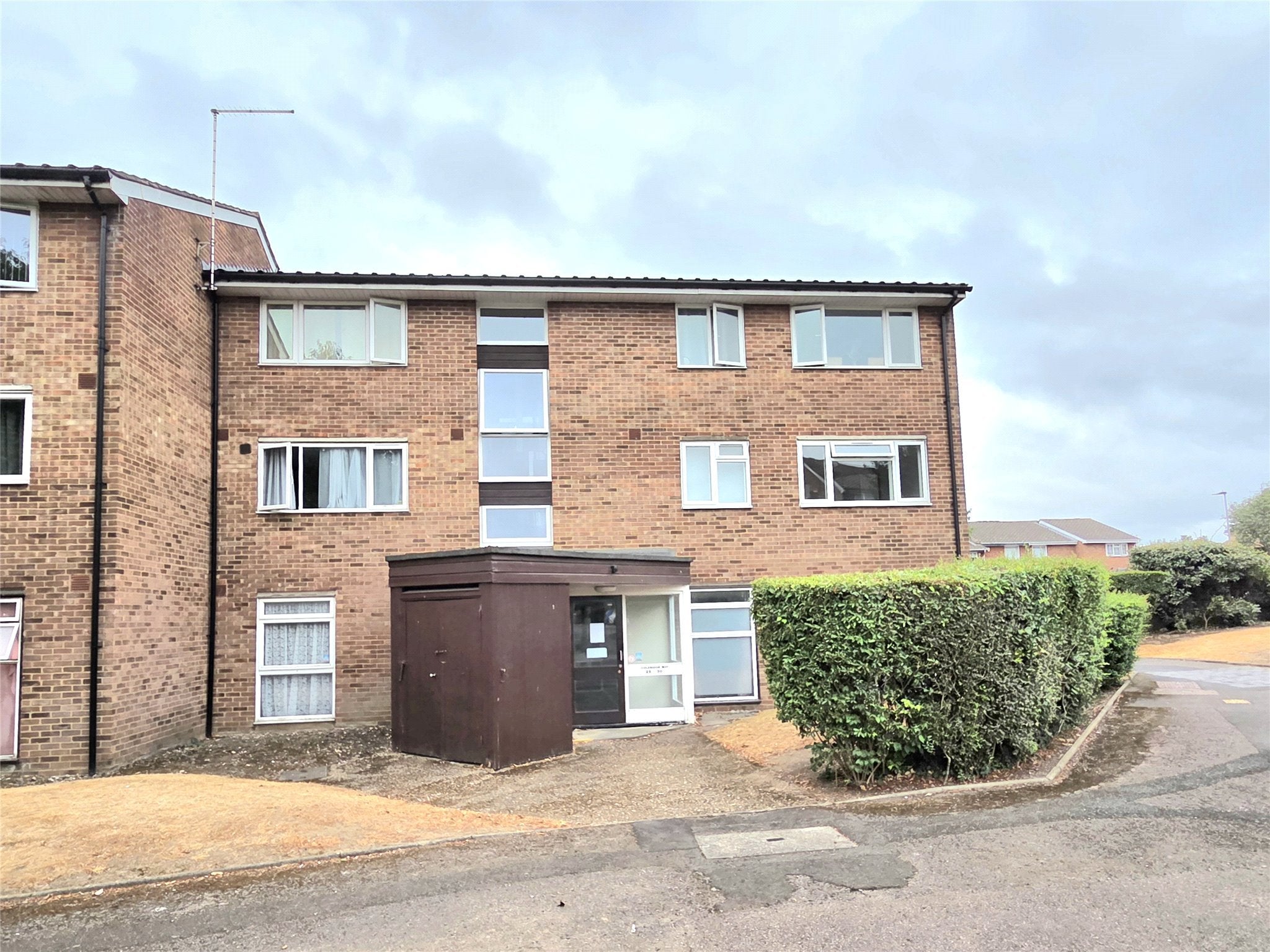 Flat Coleridge Way in Greater London