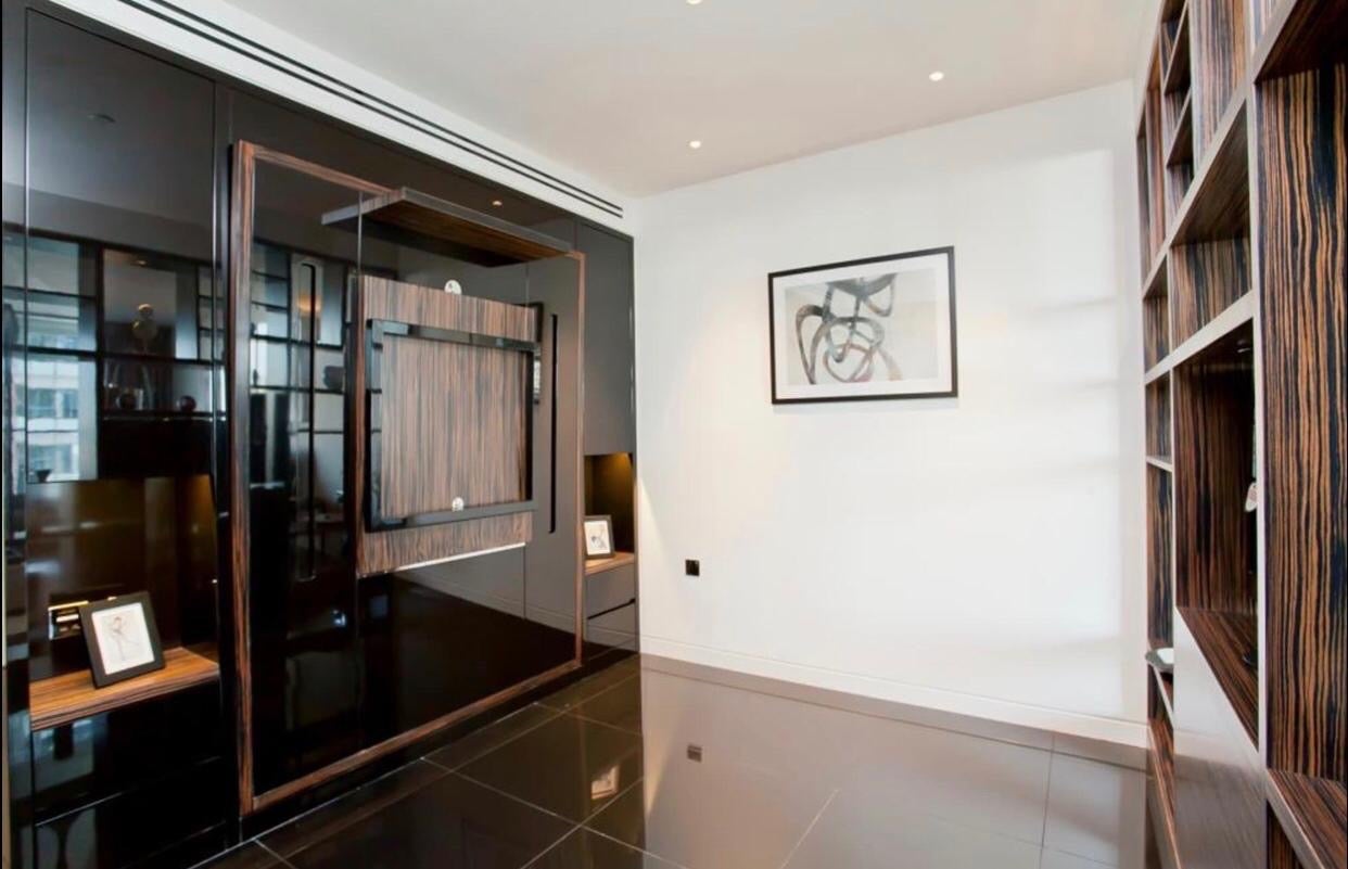 Flat Chiswell Street in Greater London