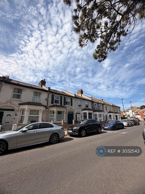 Room Albert Road in Greater London
