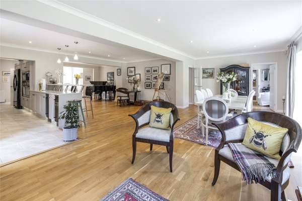 House Meadway in Elmbridge