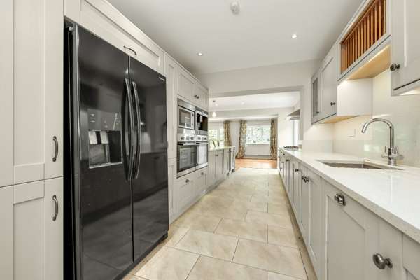 House Meadway in Elmbridge