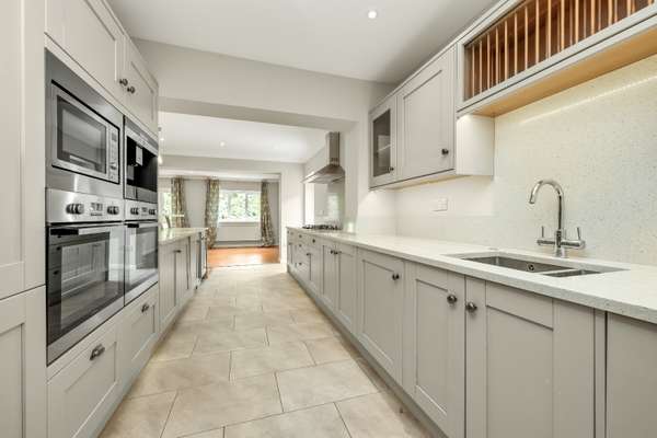 House Meadway in Elmbridge