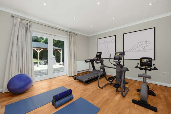 House Meadway in Elmbridge
