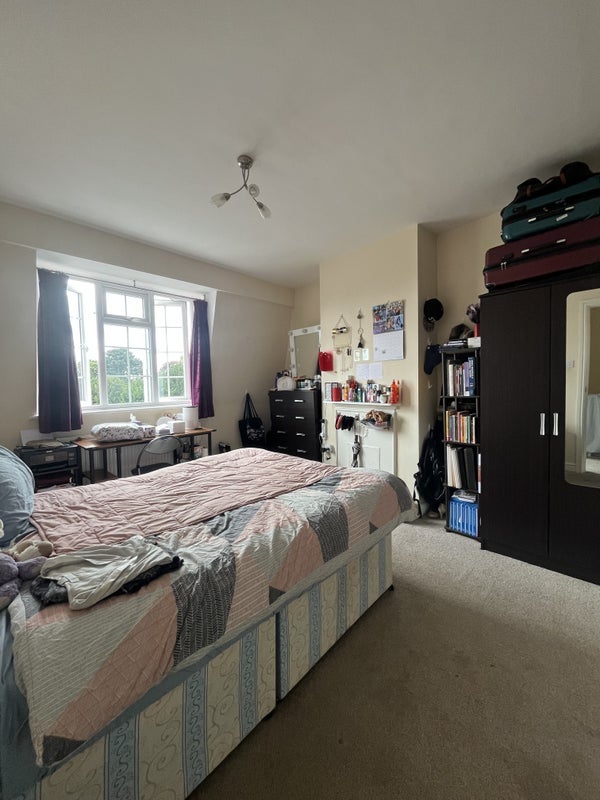 Flat Park Parade in Greater London