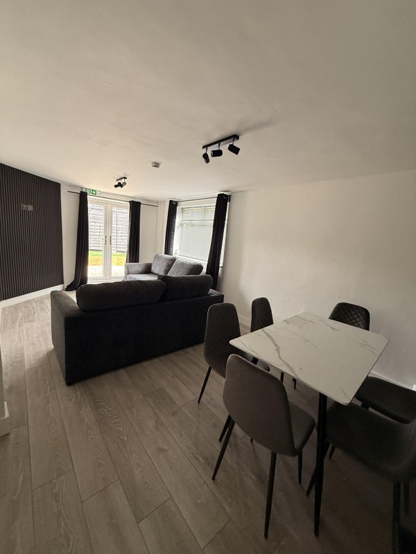 Room Park Lane in Madeley
