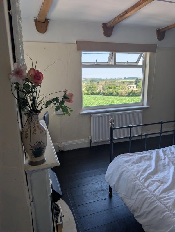 Room Kewstoke Road in Weston-super-Mare