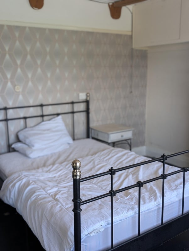 Room Kewstoke Road in Weston-super-Mare