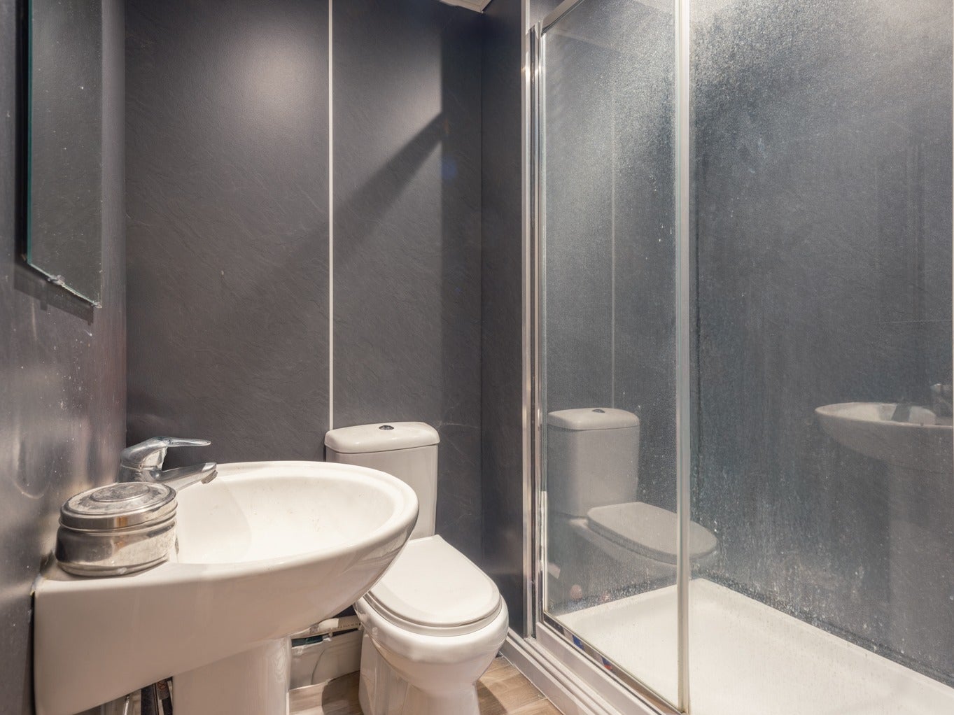 Flat Osborne Terrace in Newcastle upon Tyne
