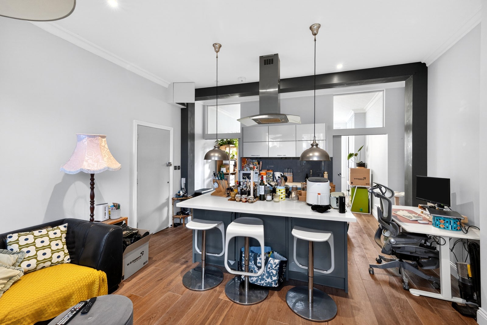 Flat Ford Square in Greater London