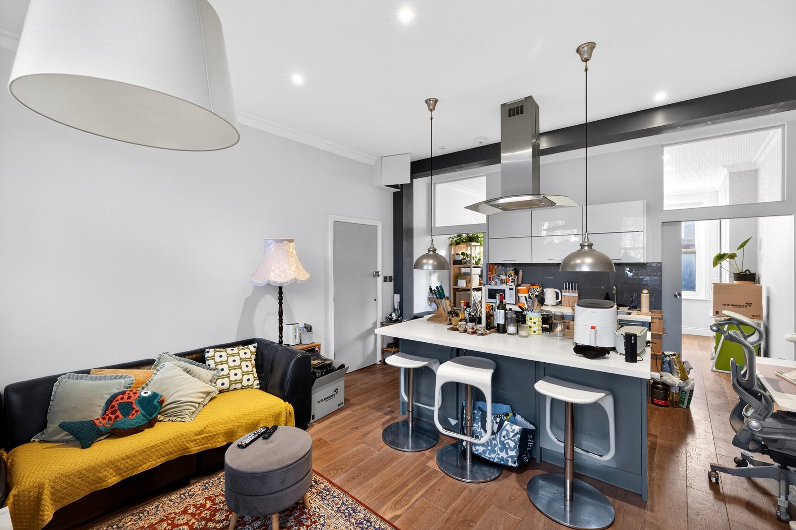 Flat Ford Square in Greater London