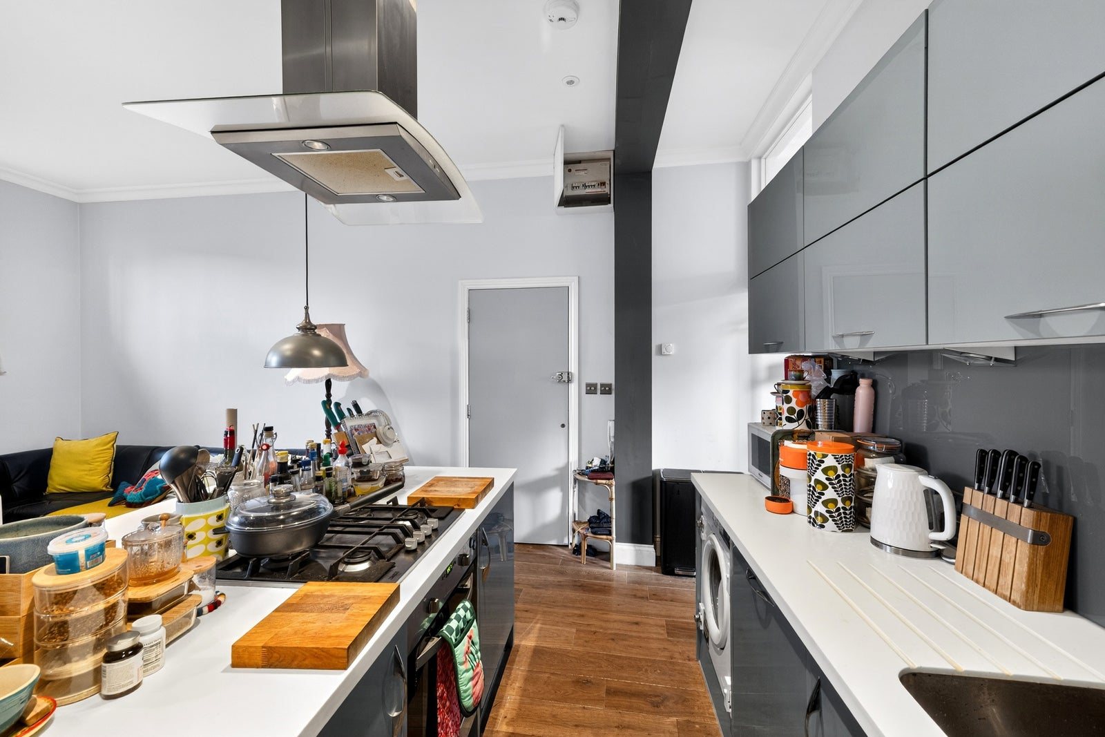 Flat Ford Square in Greater London