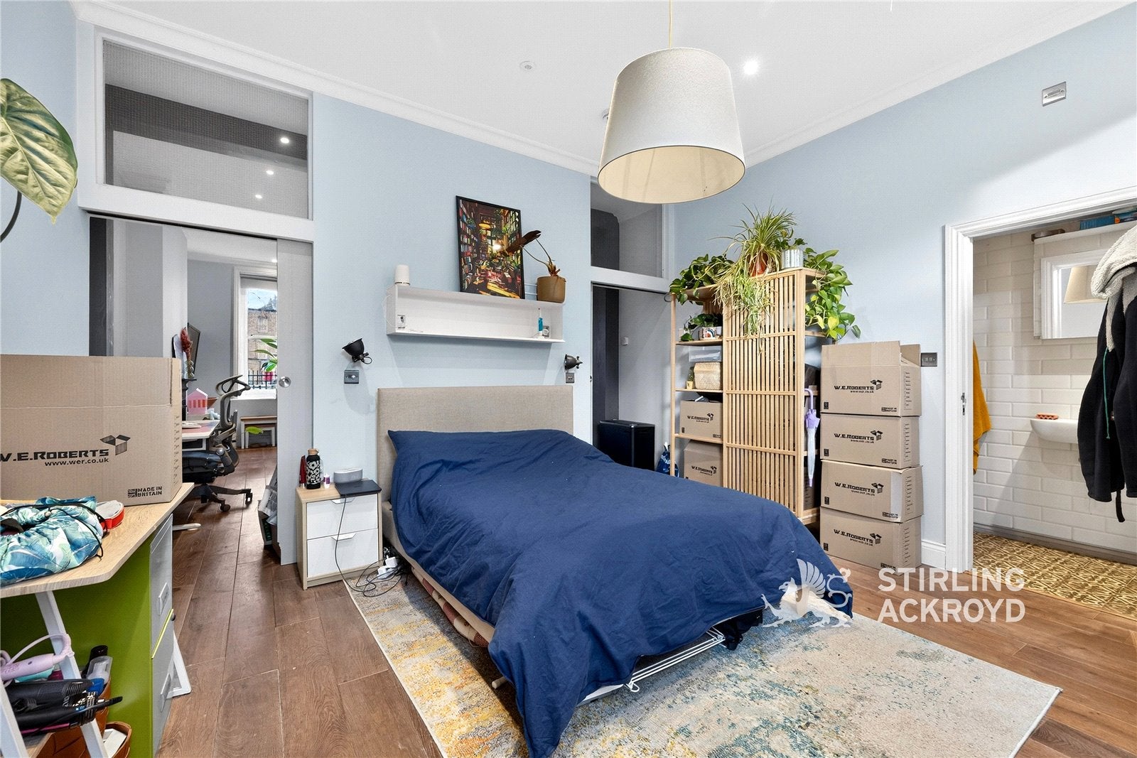 Flat Ford Square in Greater London