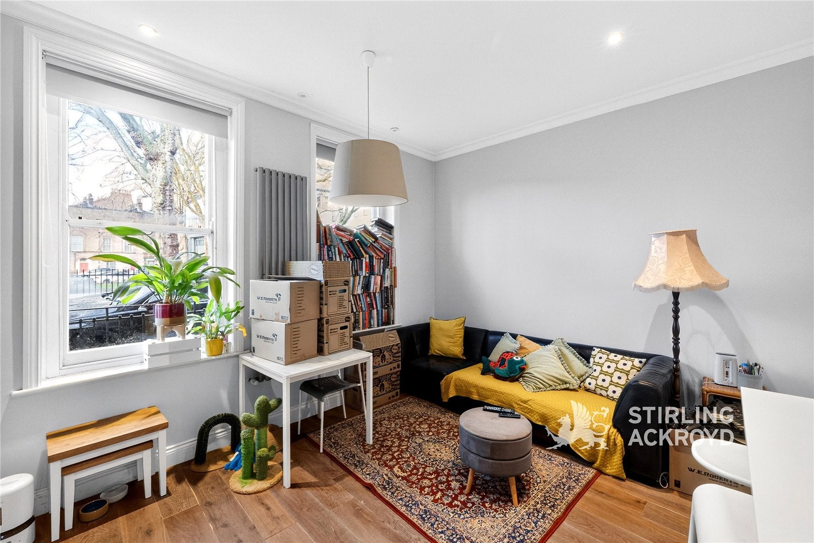 Flat Ford Square in Greater London