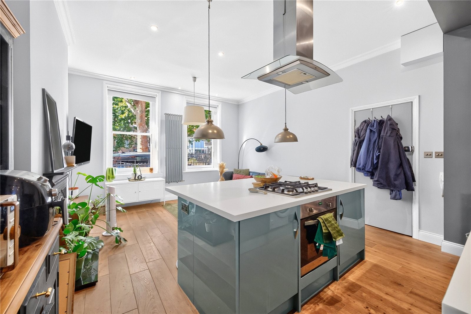 Flat Ford Square in Greater London