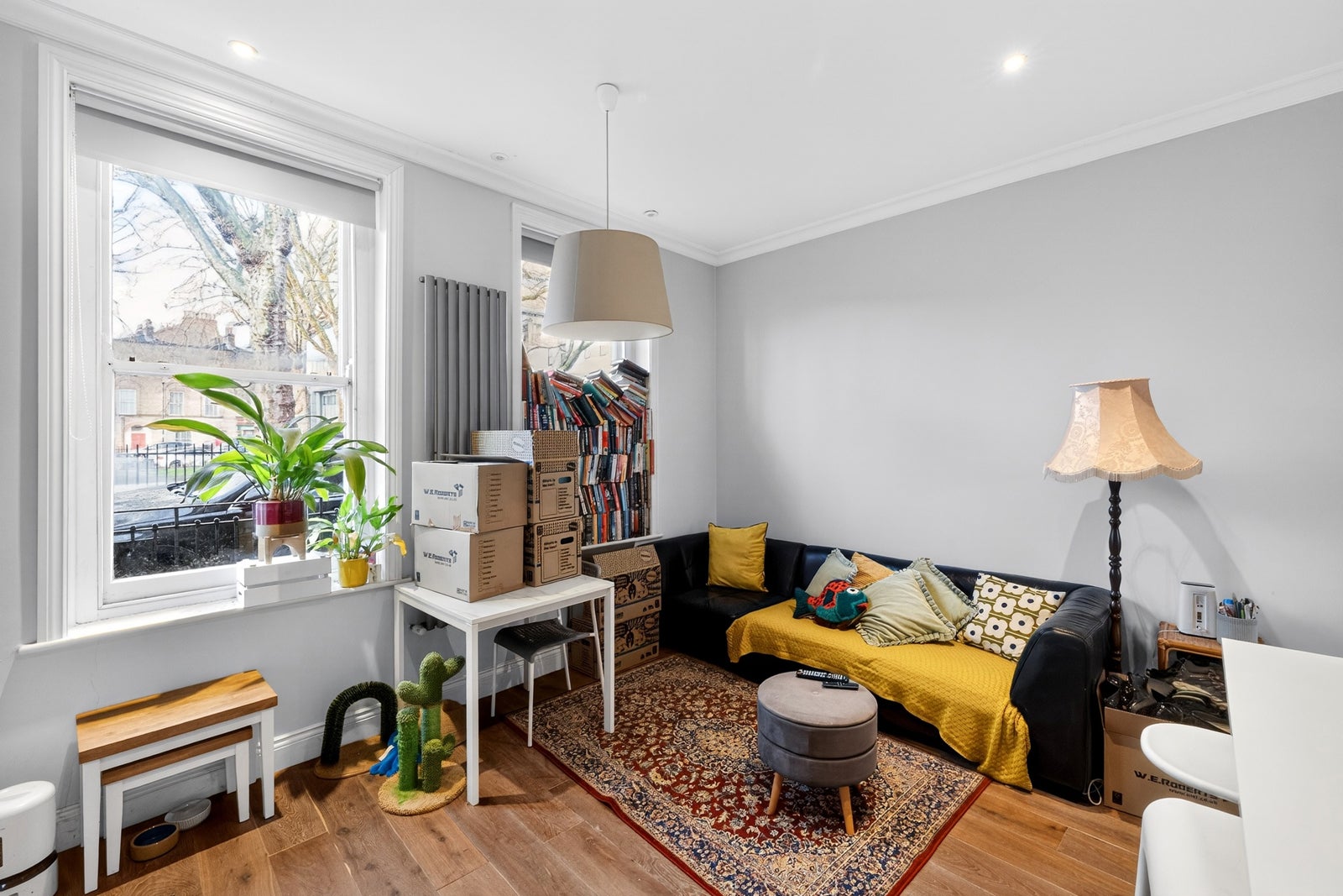 Flat Ford Square in Greater London