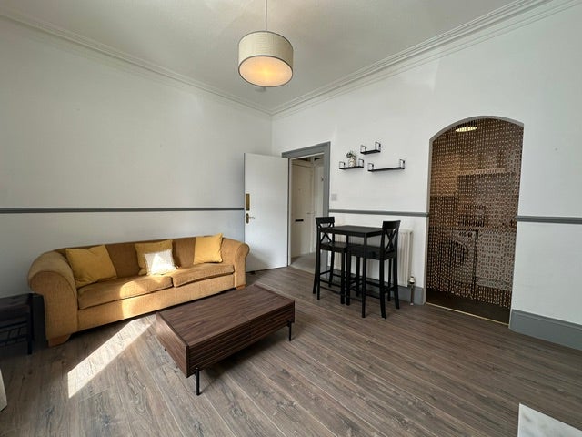Flat Esslemont Avenue in Aberdeen City