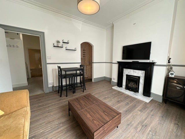 Flat Esslemont Avenue in Aberdeen City