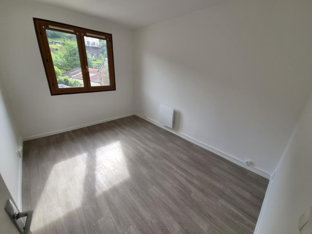 Flat Rue de la Rochette in Château Regnault