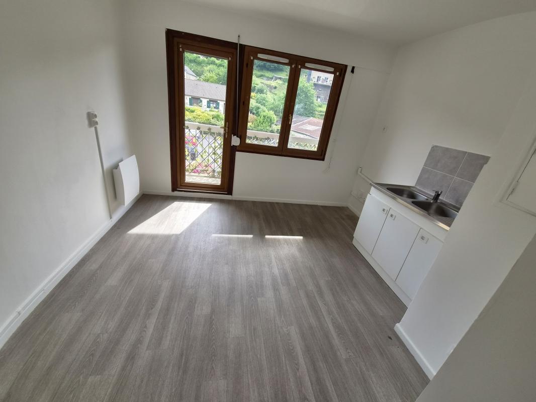Flat Rue de la Rochette in Château Regnault