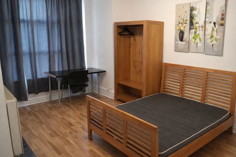 Flat Bradford Avenue in Farnworth