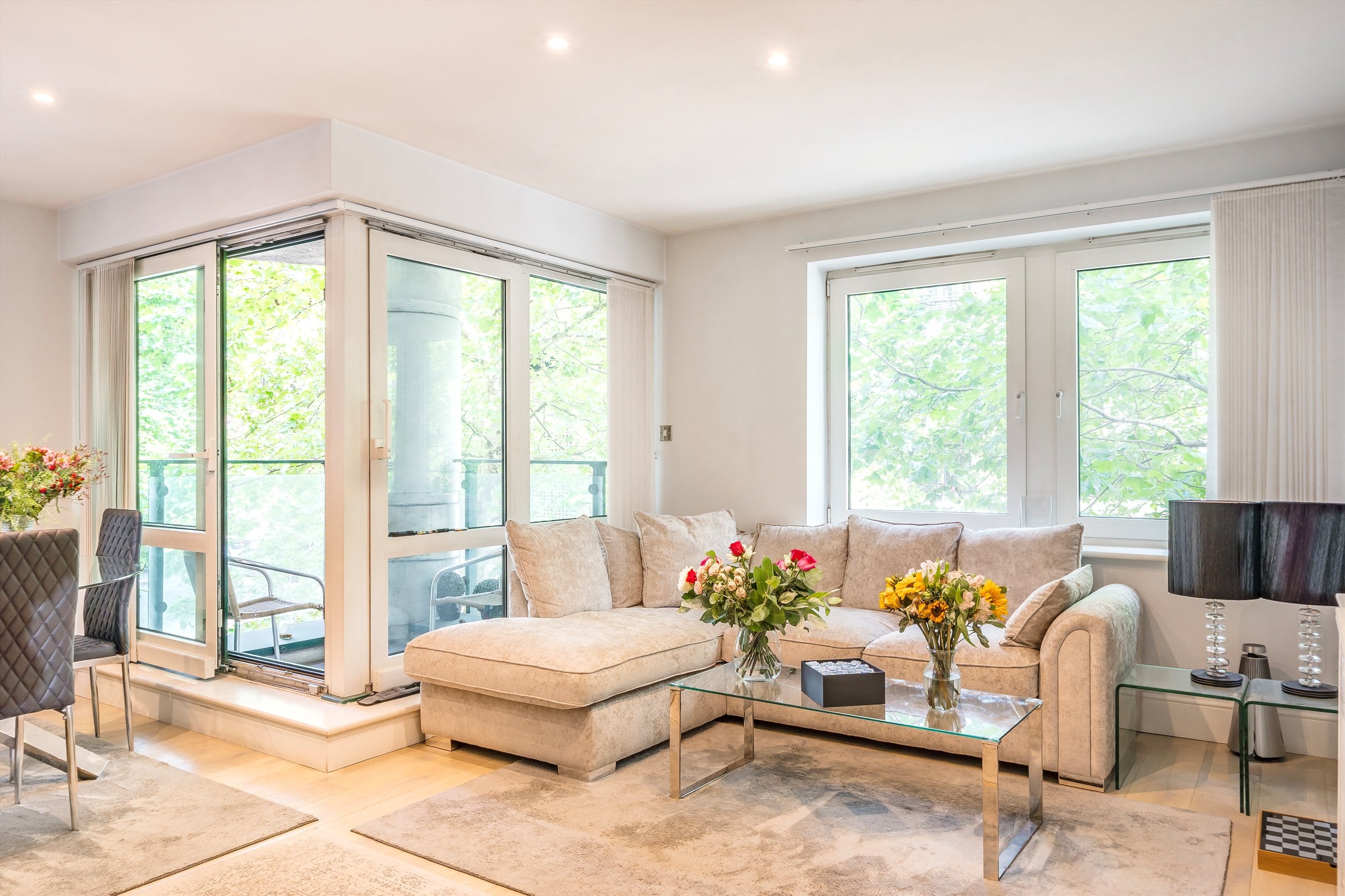Flat Warwick Road in Greater London