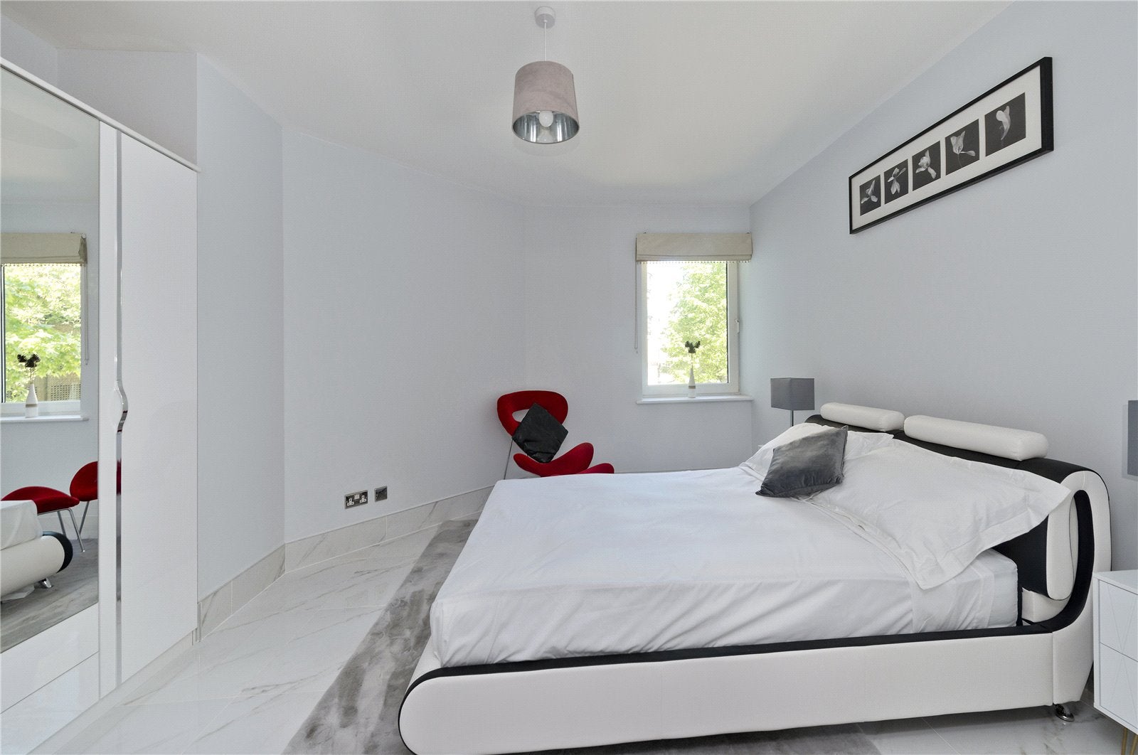 Flat Warwick Road in Greater London