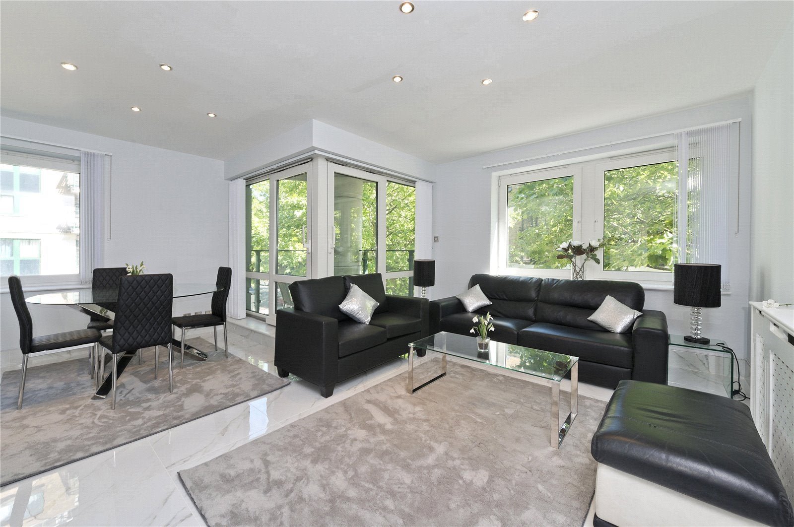 Flat Warwick Road in Greater London