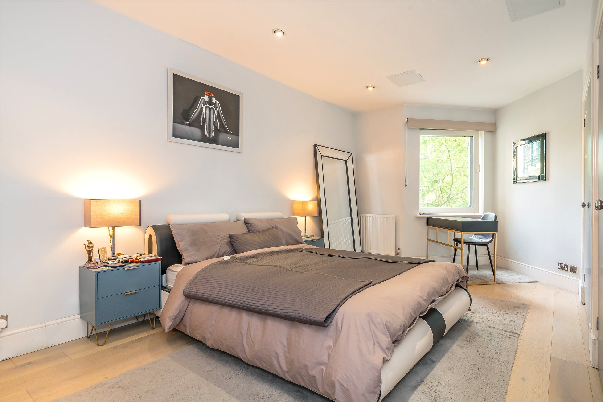 Flat Warwick Road in Greater London