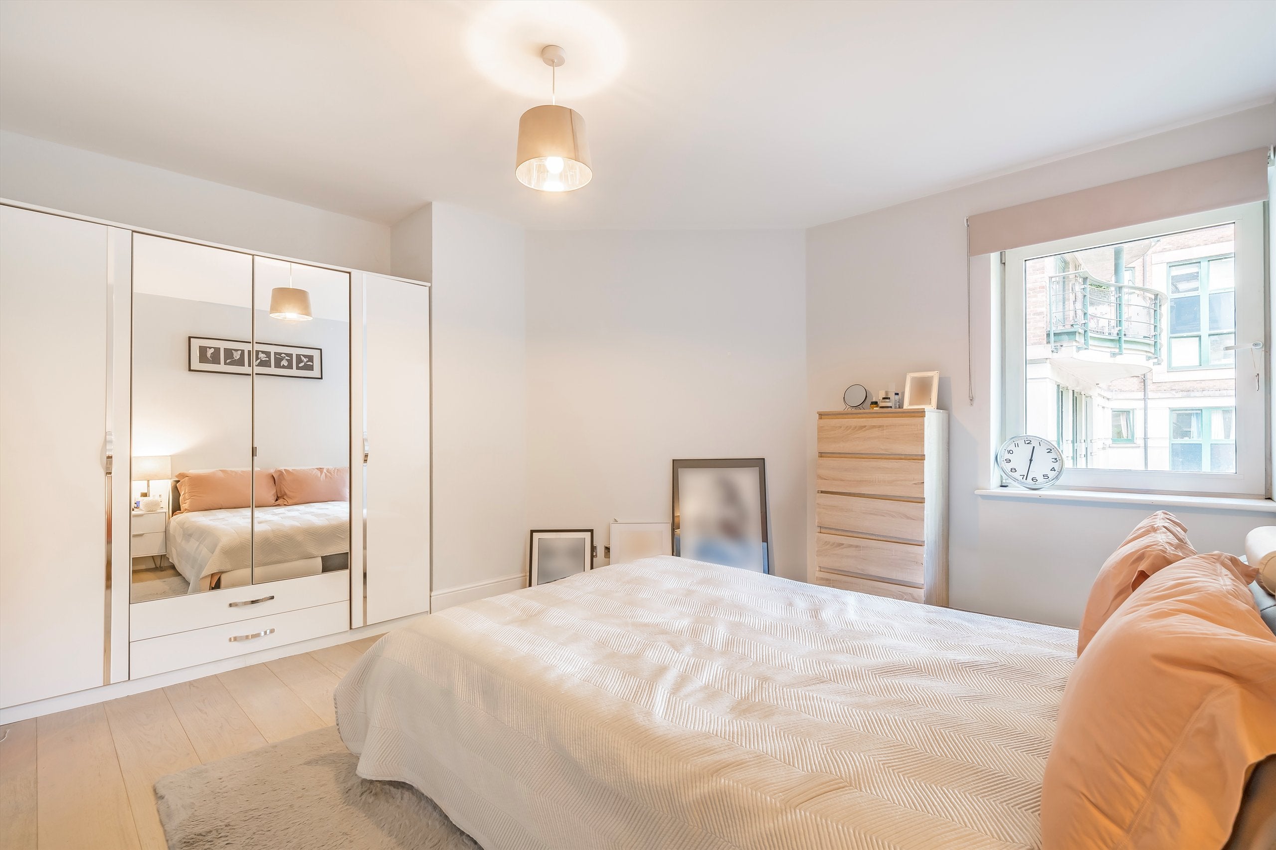 Flat Warwick Road in Greater London