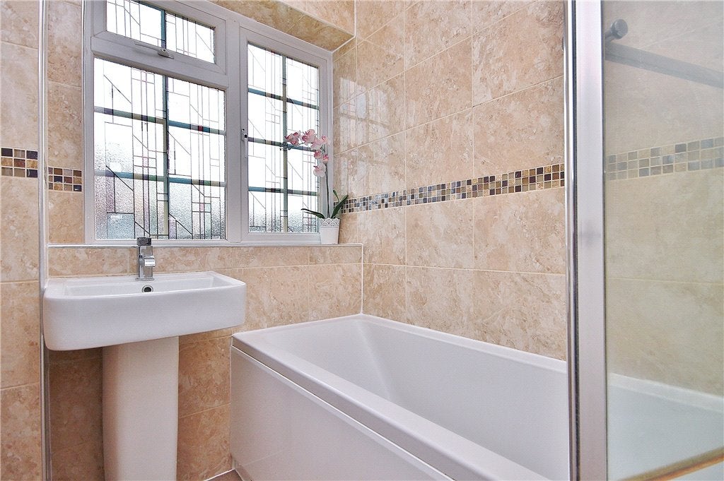 Flat Garrick Close in Borough of Spelthorne