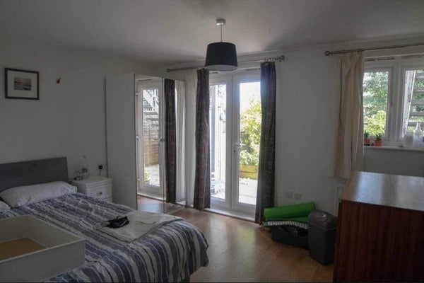 Flat Dickinsons Field in Bristol