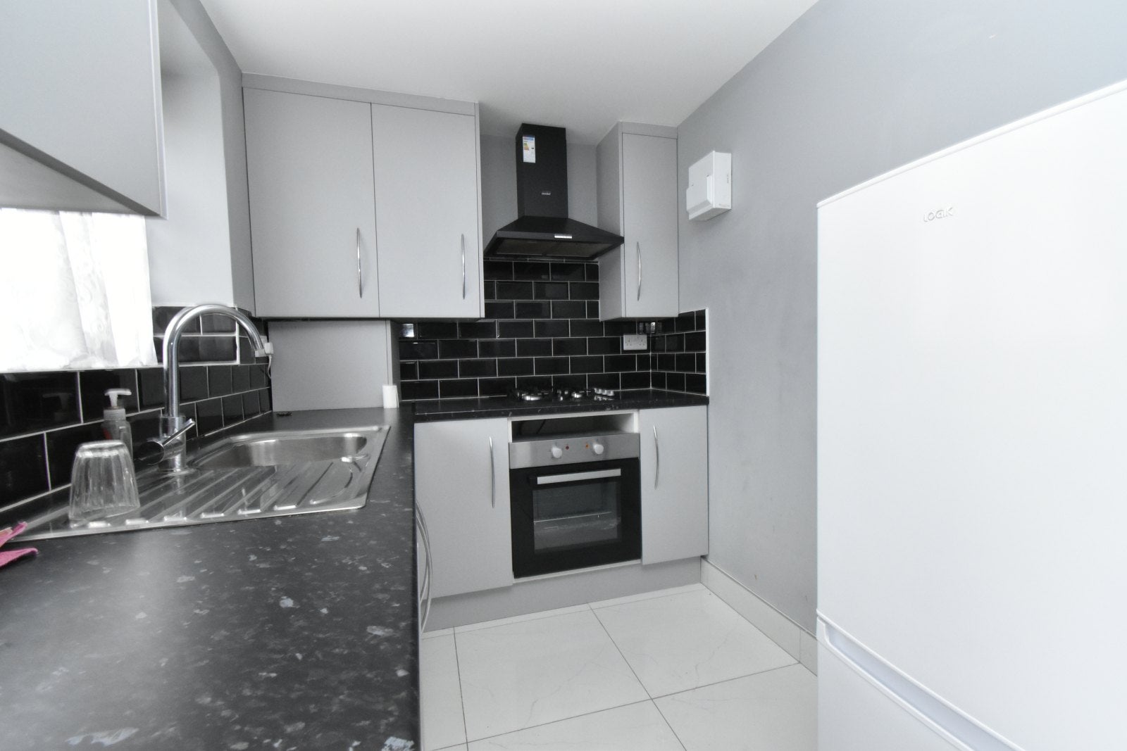 Room Findhorn Avenue in Greater London