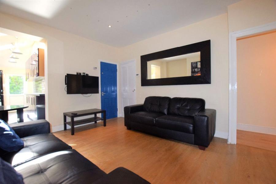 Room Guildford Road in Canterbury