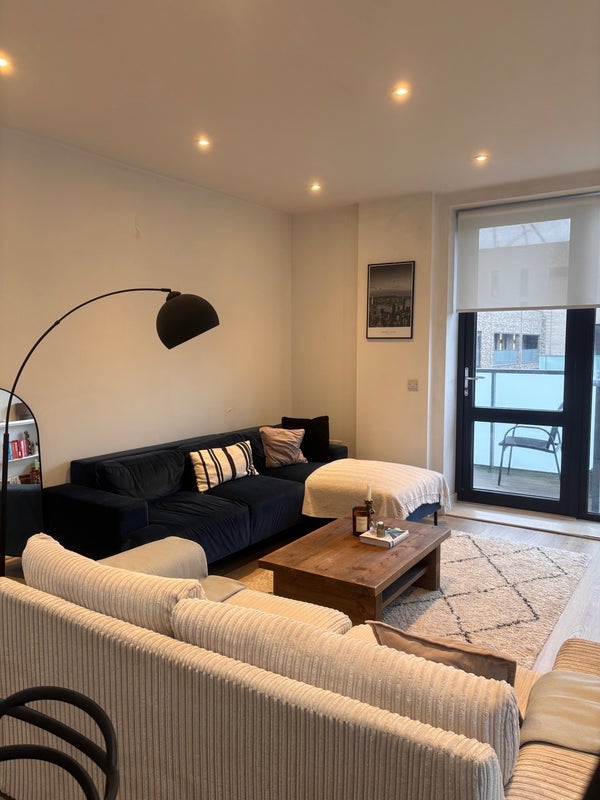 Room Valencia Close in Greater London