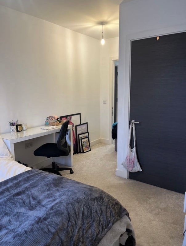 Room Valencia Close in Greater London
