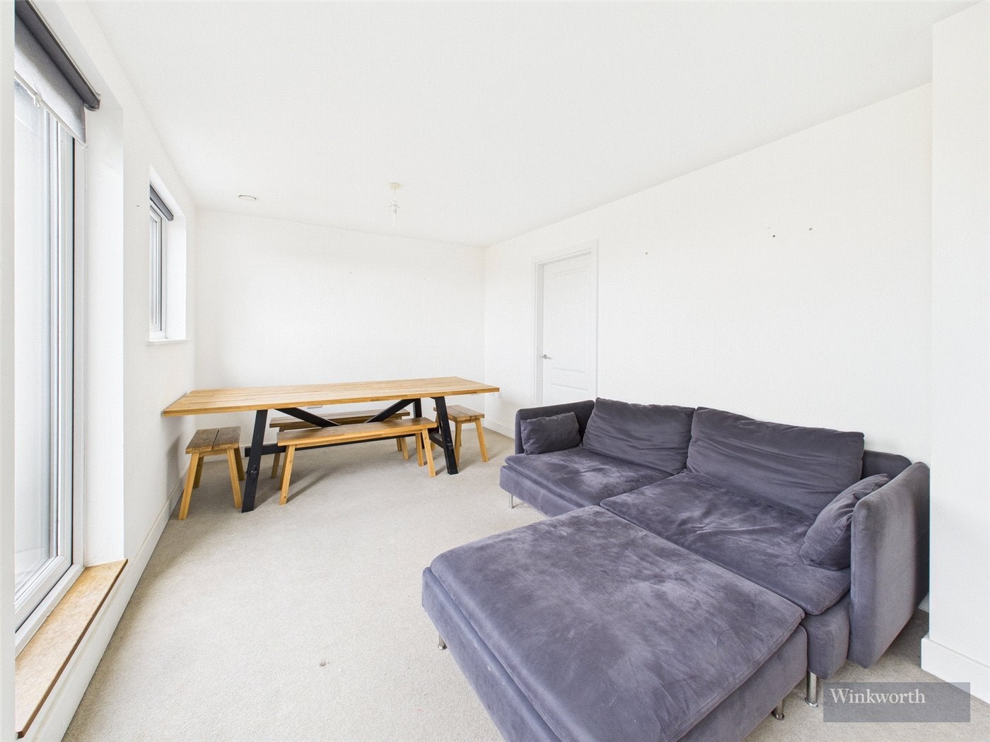 Flat Hythe Road in Greater London