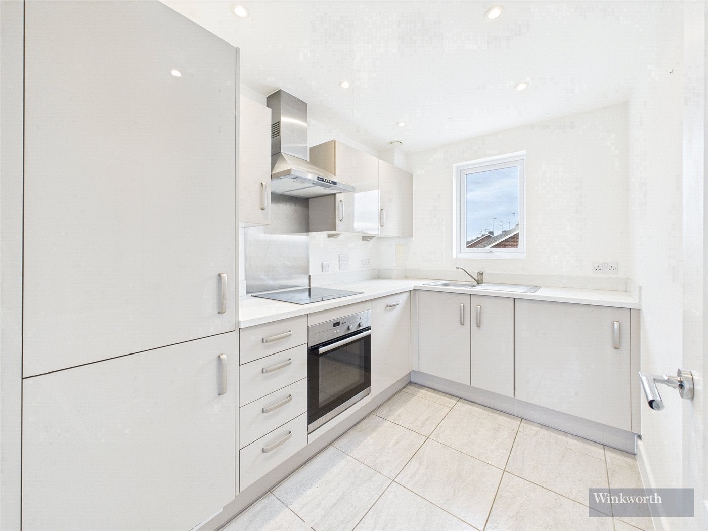 Flat Hythe Road in Greater London