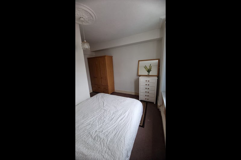 Flat Reporton Road in Greater London